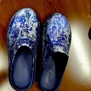 OOFOS WOMEN'S OOCLOOG 
 8/39